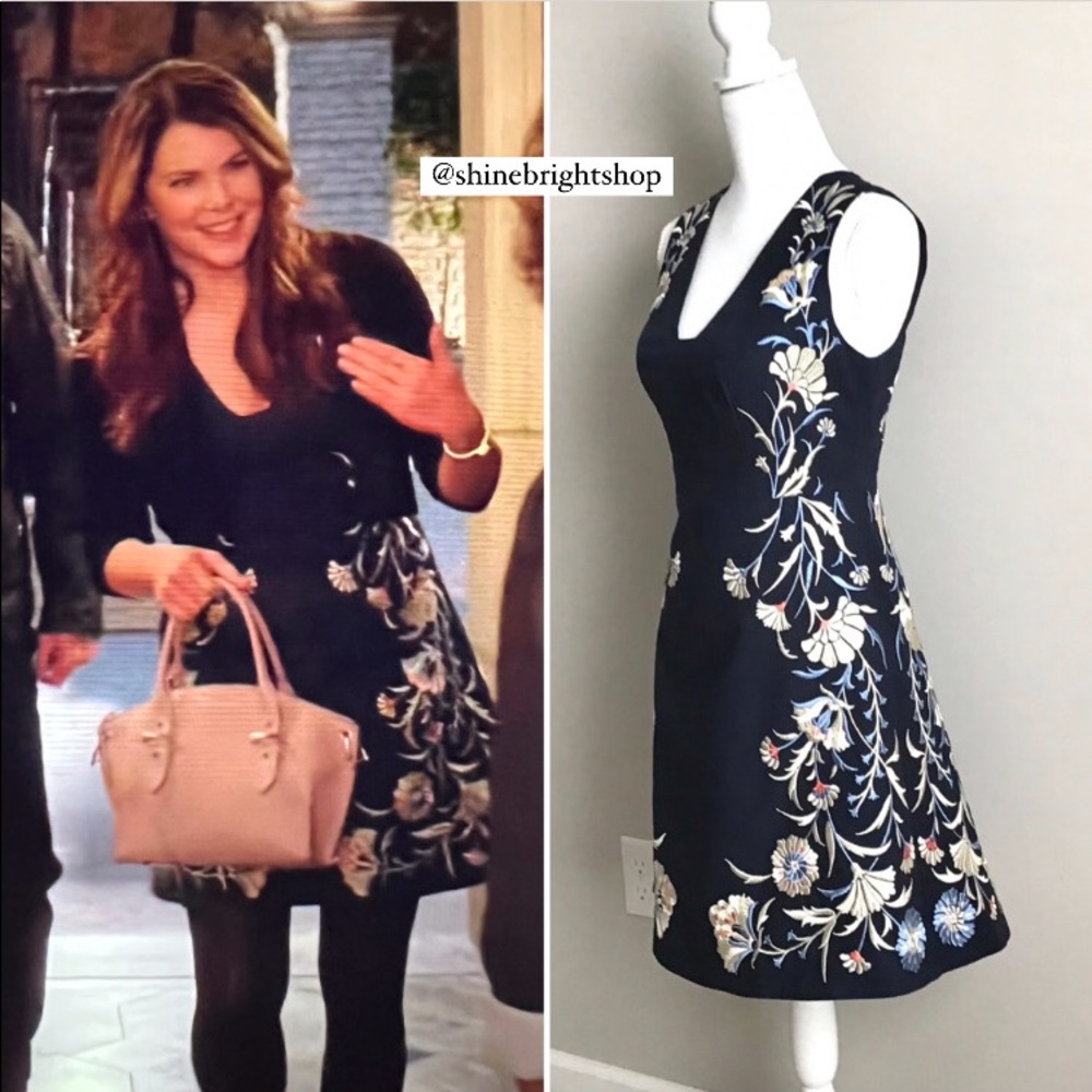 Embroidered Dress ASO Lorelai Gilmore in Gilmore Girls - Picture 3 of 12